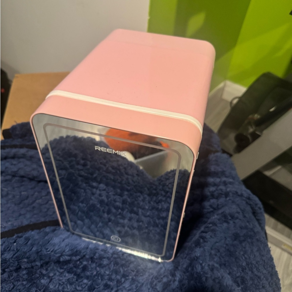 REEME Pink Mini Fridge